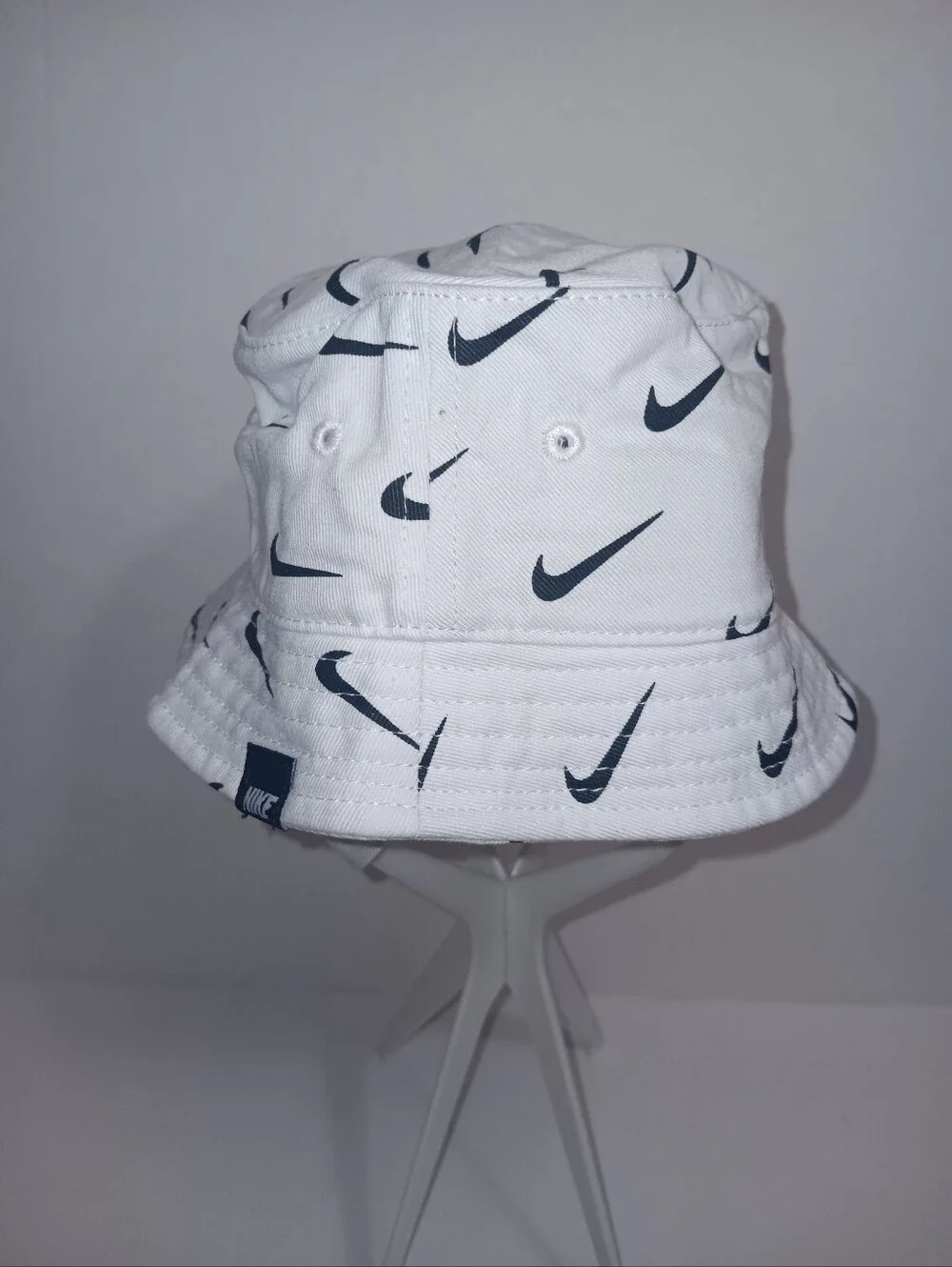 NIKE SWOOSH INFANT ADJUSTABLE CHIN STRAP COTTON BUCKET HAT